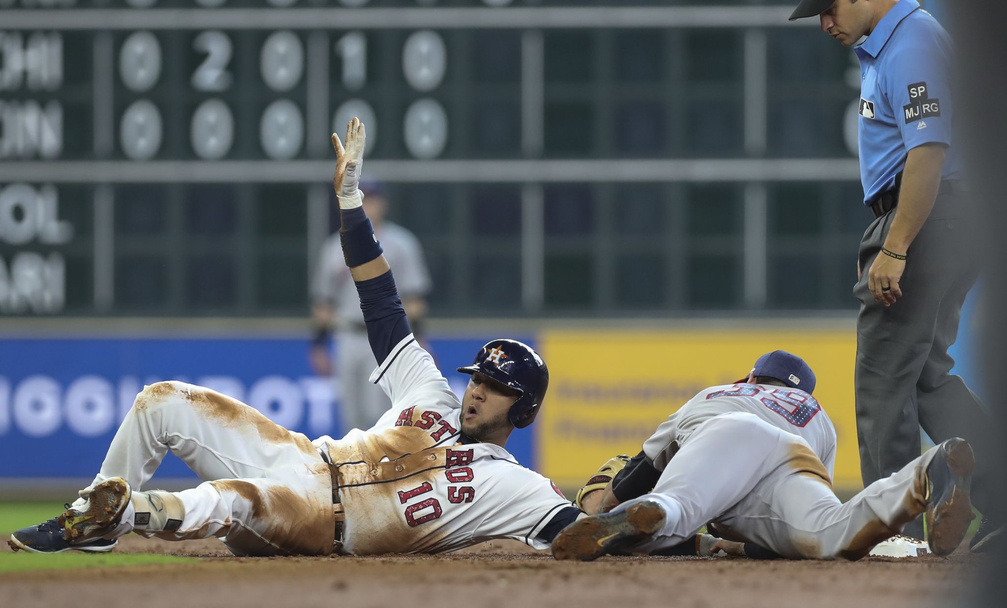 Dallas Keuchel dominates Yankees, sending Astros soaring into ALDS