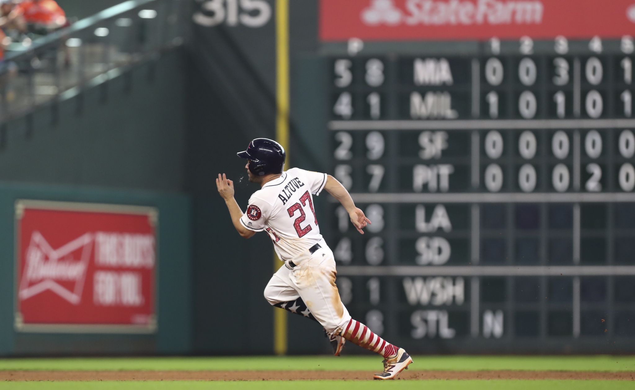 Dallas Keuchel dominates Yankees, sending Astros soaring into ALDS