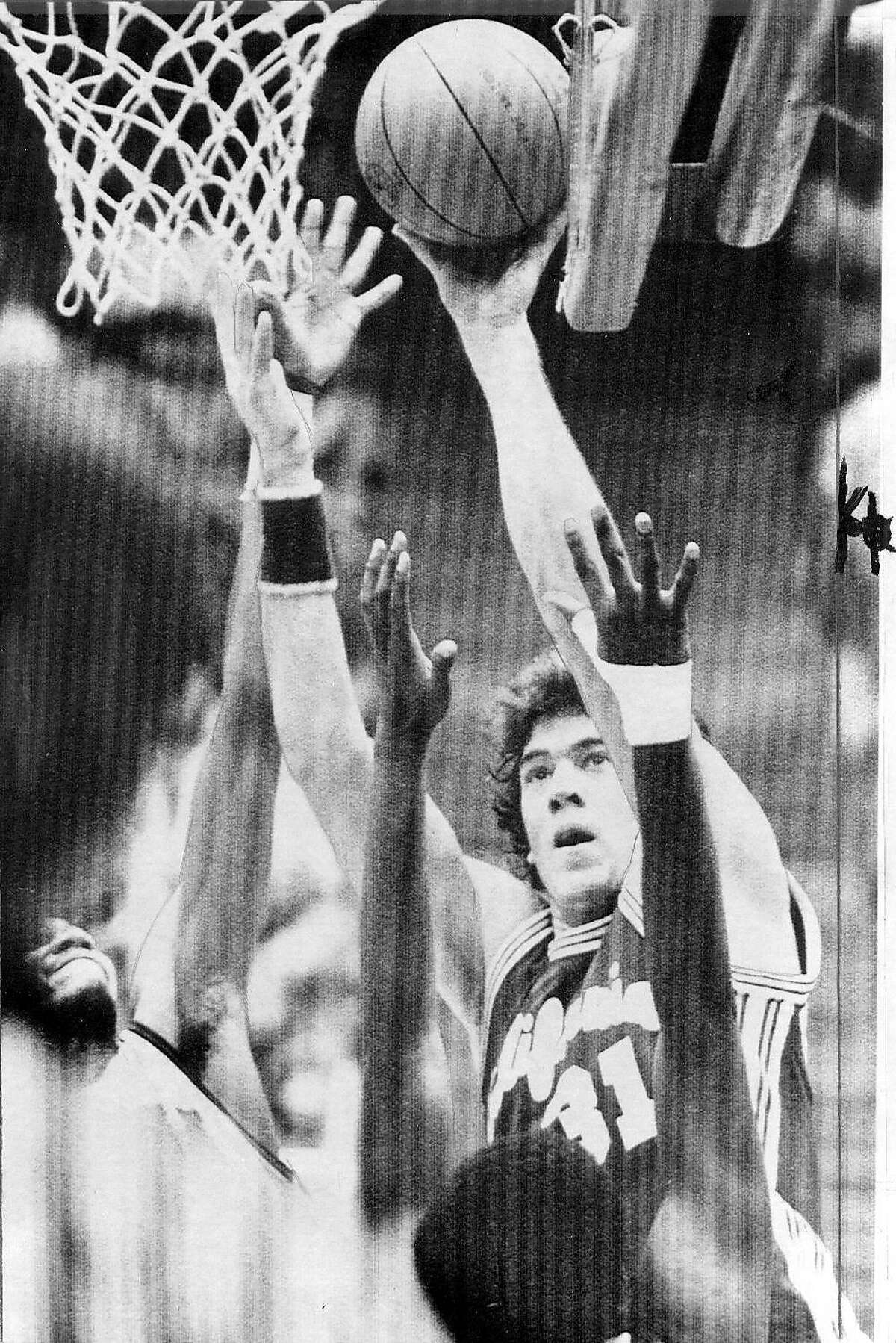 MAC/B/30JAN98/PF/AP--Cal's Mark McNamara scores 2 of his game high 21 points. PHOTO BY THE ASSOCIATED PRESS/1982