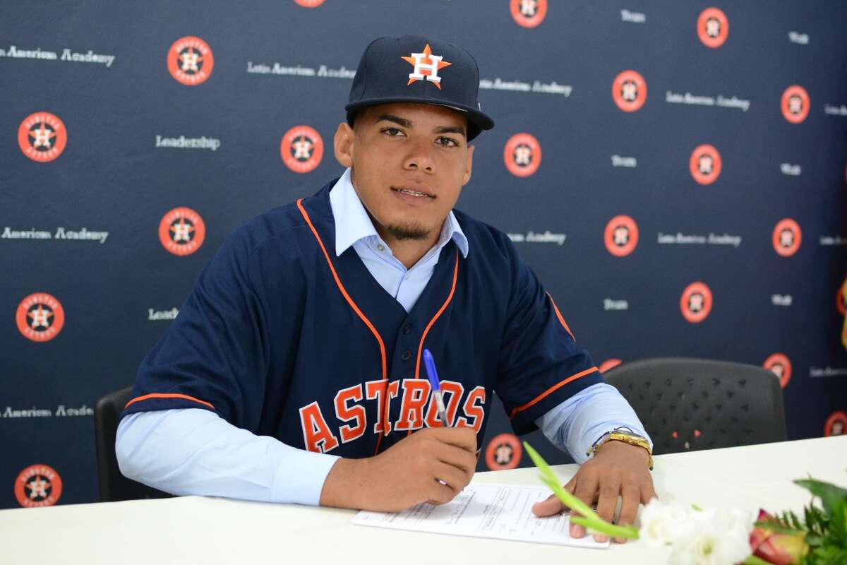 Astros announce signings of 26 international free agents