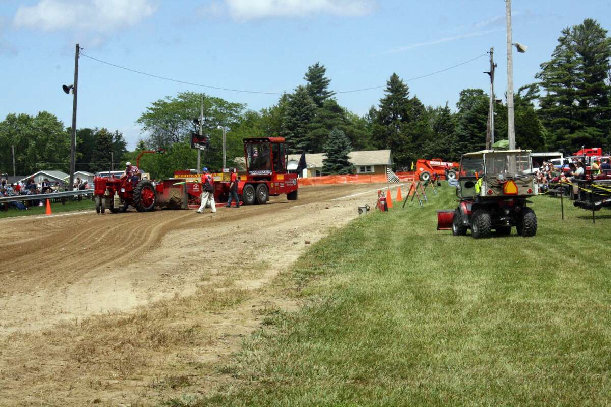 2017 Tractor Pull action in Port Hope