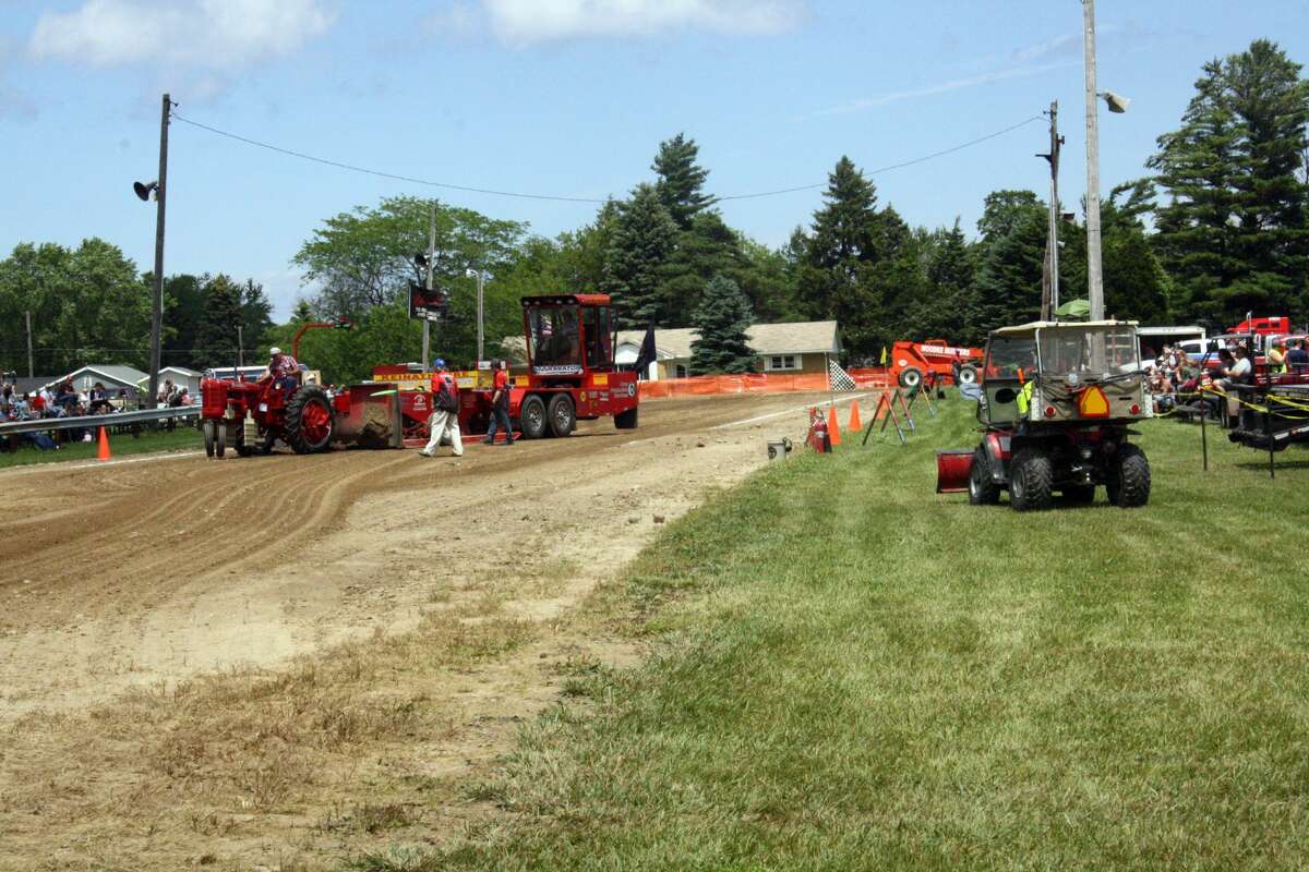 2017 Tractor Pull Action in Port Hope