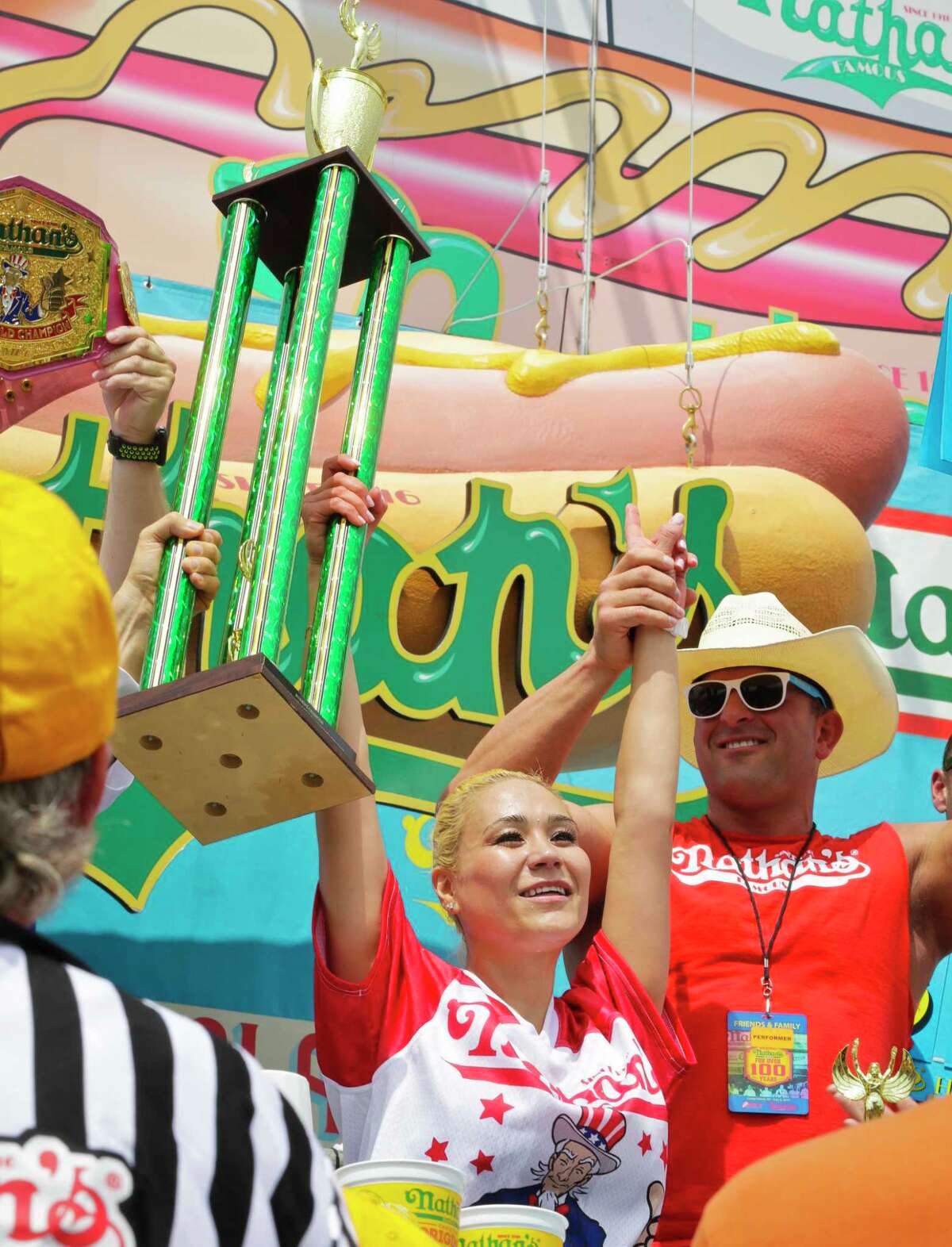 Champion hot dog eater sets record, keeps title