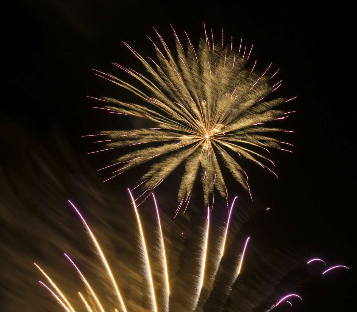Fireworks light up the Midland sky 7/04/17at the Star-Spangles Salute at Hogan Park. Tim Fischer/Reporter-Telegram