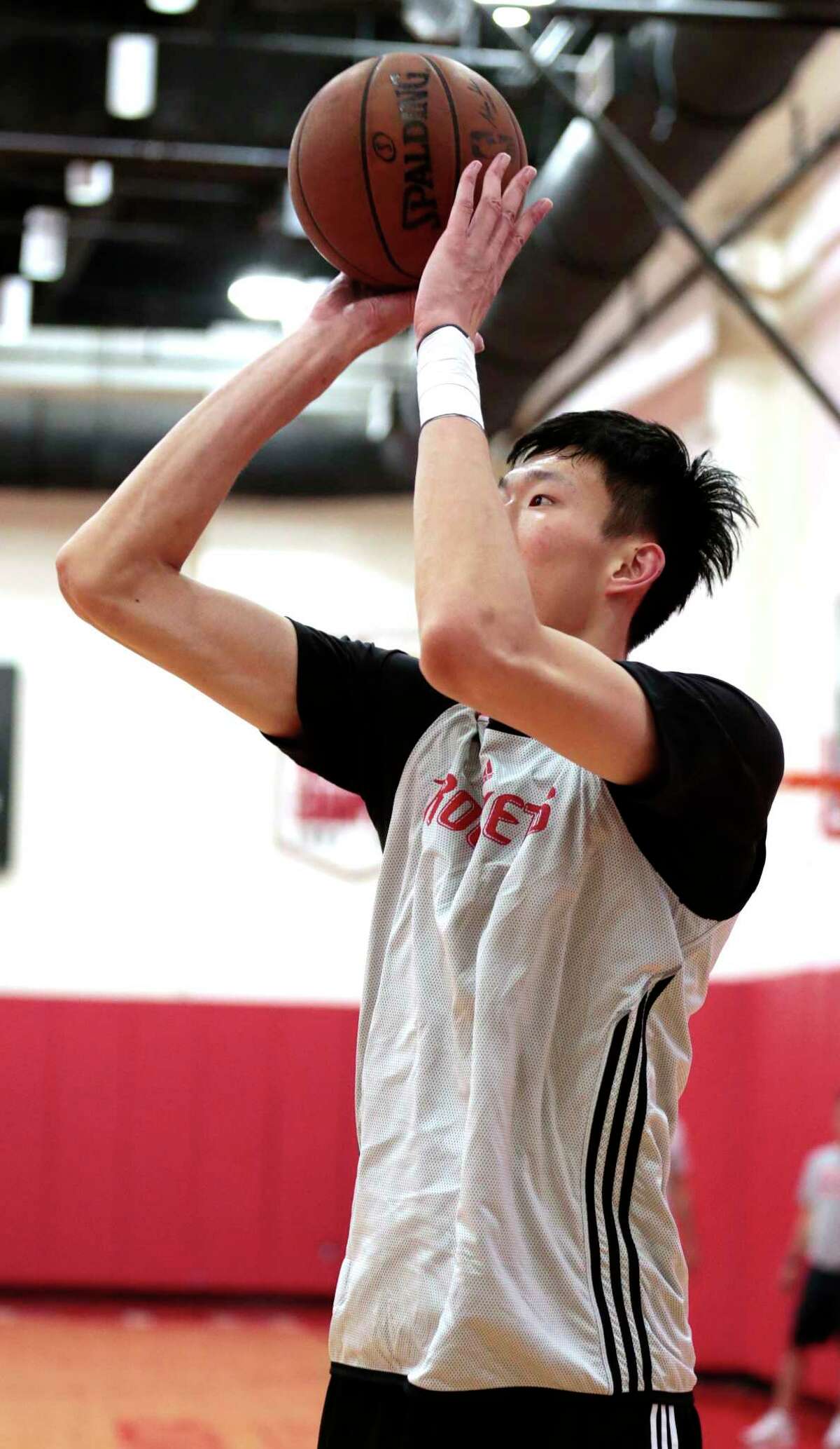 Rockets Make Zhou Qi Signing Official 1896