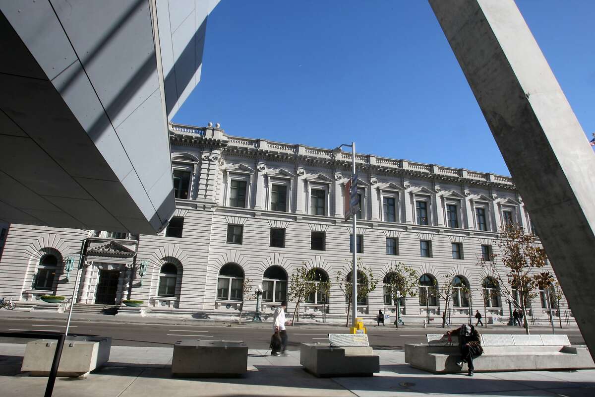 Architecture in the front of the 2007 San Francisco Federal Building looking towards the 1905 U.S. Court of Appeals building at the intersection of 7th and Mission streets in San Francisco, Calif., on Friday, January 9, 2009.