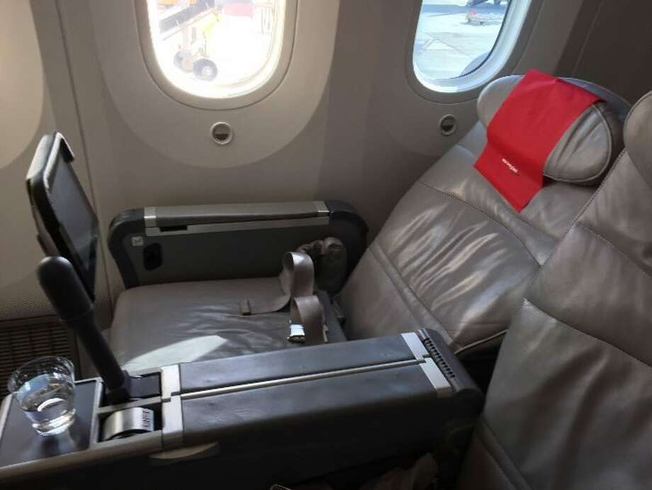 Review Norwegian Air Dreamliner Oakland To Rome Sfgate