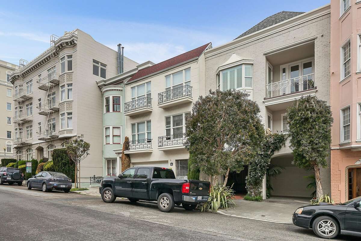 2066 Green St. is a three bedroom condo located within a three-unit building in Pacific Heights.