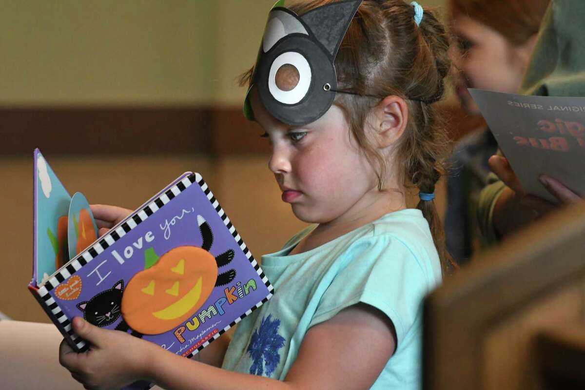 Photos Big wheels bring books to the library