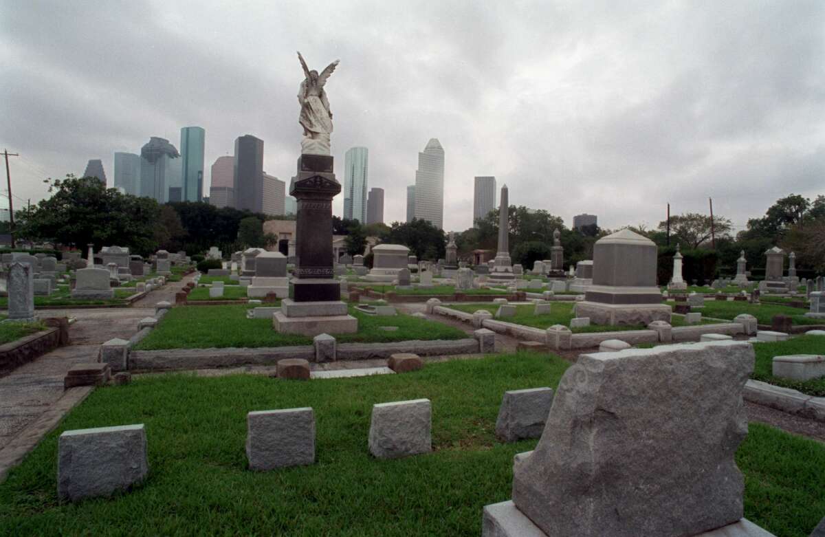 A Houston woman claims several cherished items were stolen from her father's mausoleum niche at Forest Park Westheimer cemetery. 
