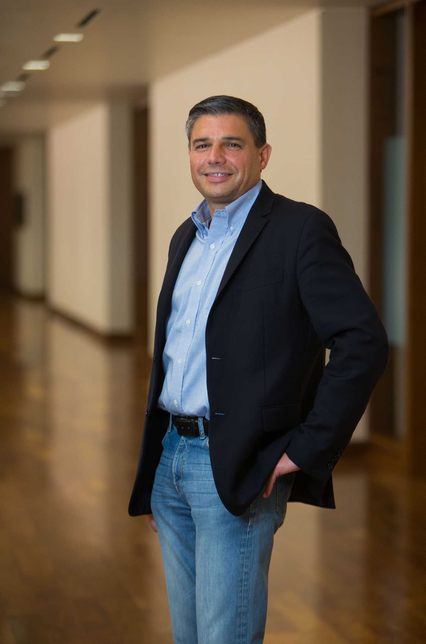 Baker Hughes CEO knows wine, seeks to blend two companies