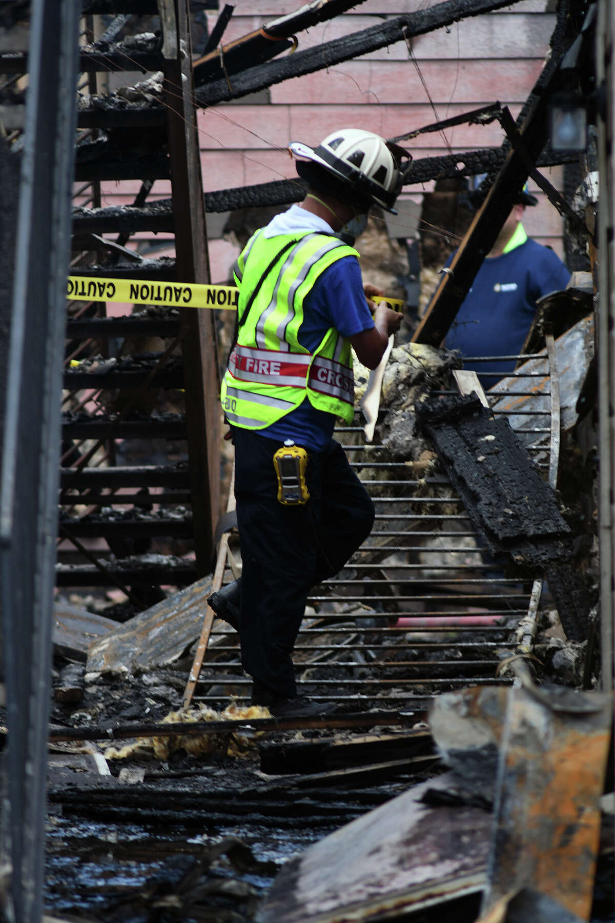 ﻿Nine fire departments battled Saturday's fatal fire at the Crosby Square Apartment Homes. ﻿﻿