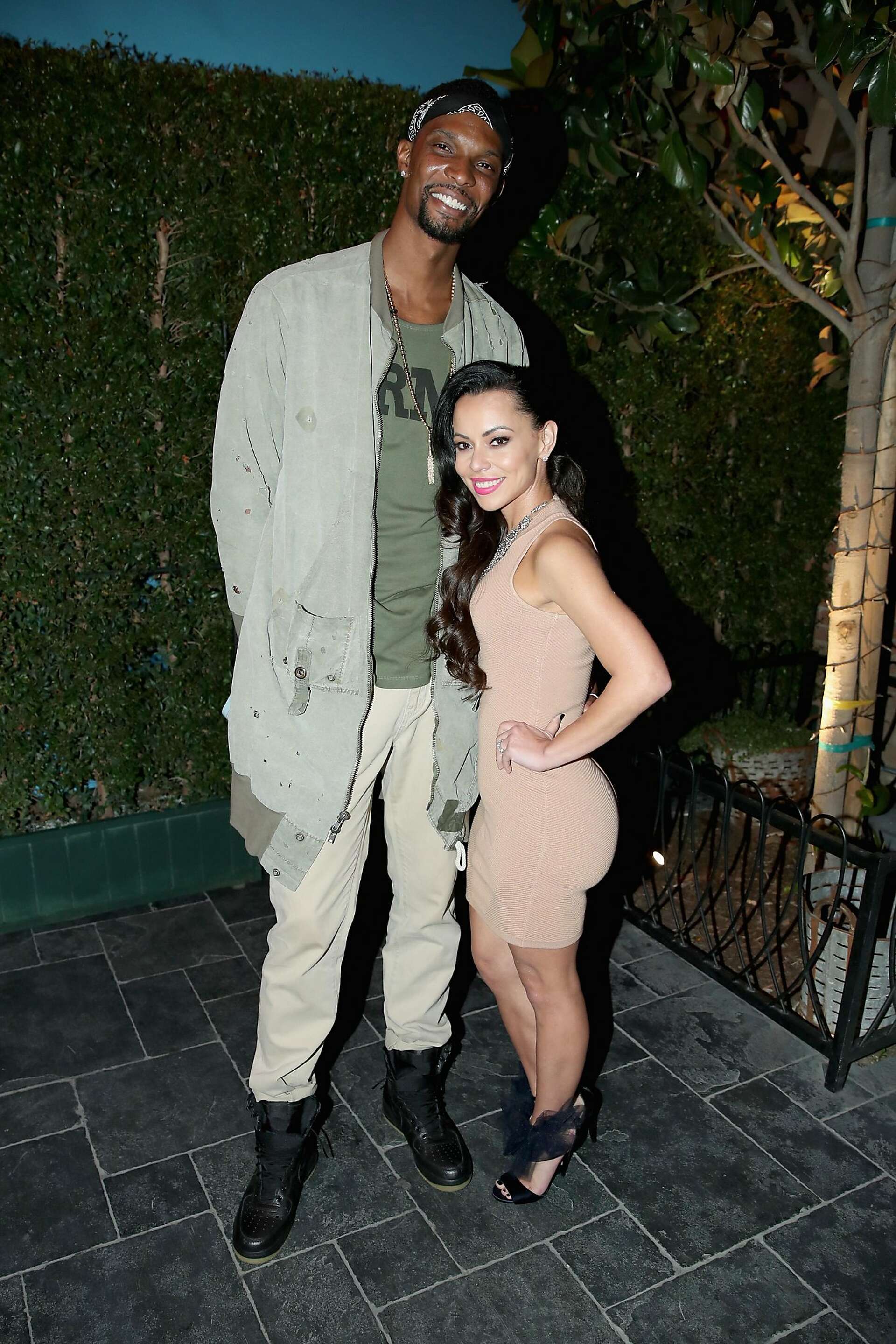 Chris Bosh addresses Heat in 1st visit since blood-clot diagnosis, image size:1920x2879