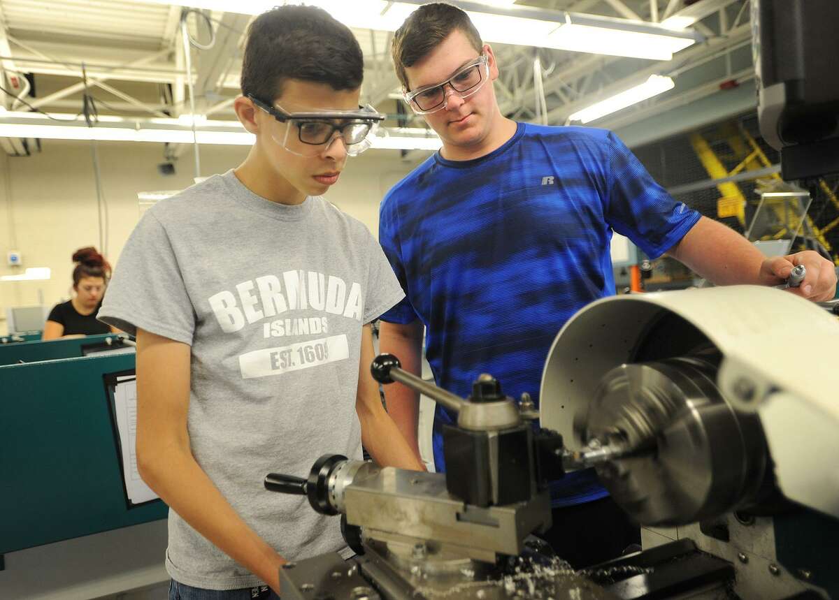 Machines, software, blueprints give students a glimpse into today’s ...