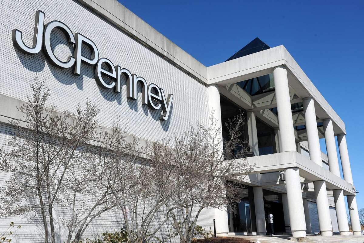 Dave & Buster’s coming to Milford