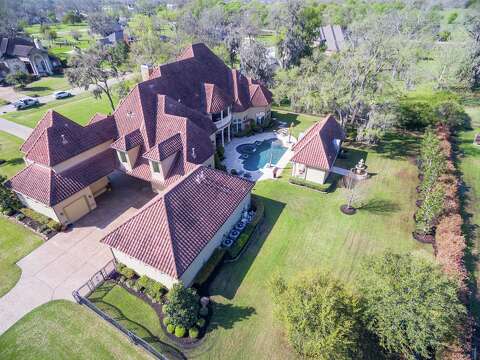 Prime Property Weston Lakes Estate Showcases Indoor Outdoor Photo Courtesy Of Better Homes And Gardens Real Estate Gary Greene