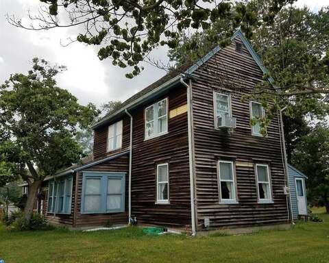 Built In 1638 The Oldest Log Cabin In The U S Is For Sale In New