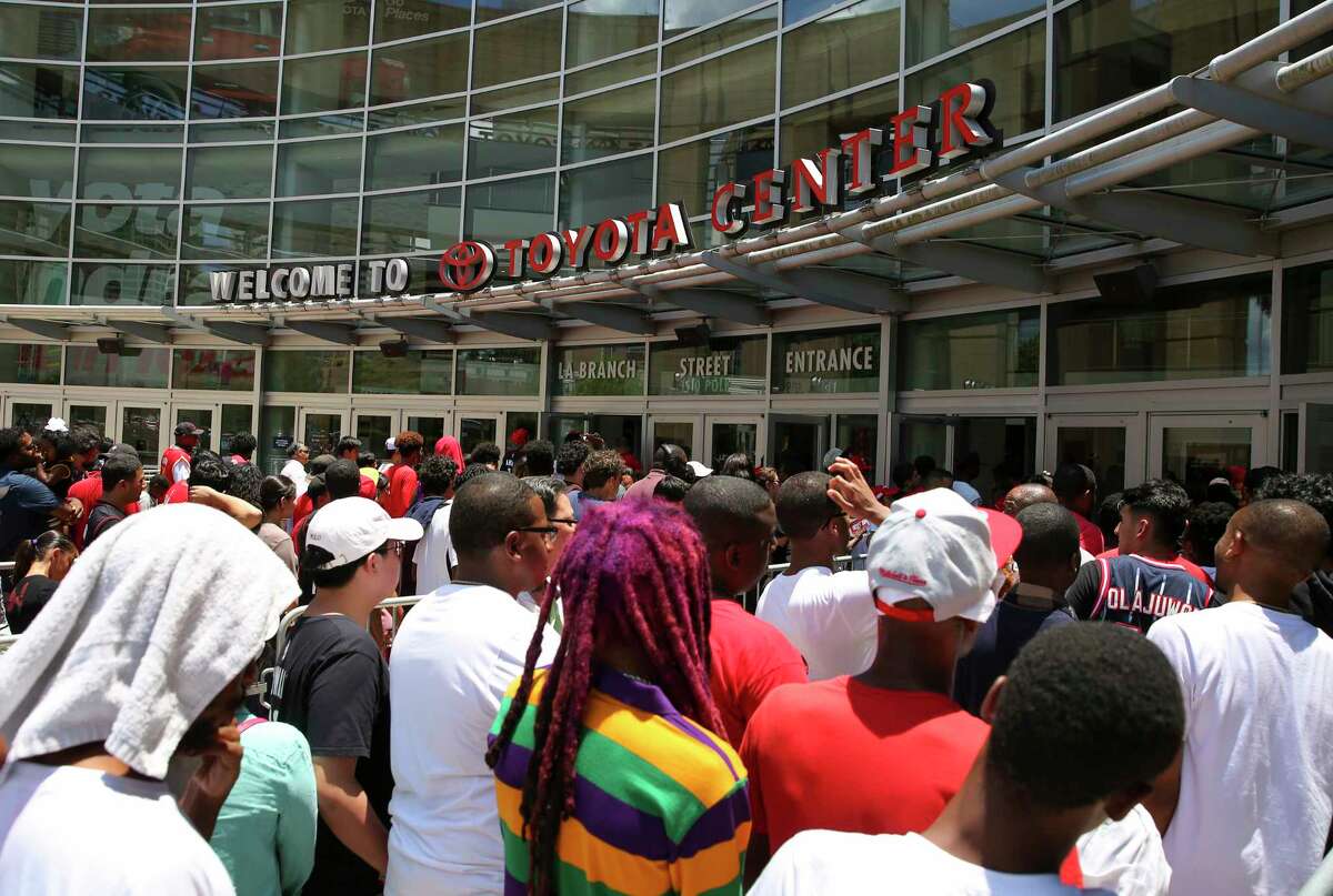 Houston Rockets fans at the doors of Toyota Center looking forward to meet new guard Chris Paul Friday, July 14, 2017, in Houston. Rockets recently acquired Paul in a trade.