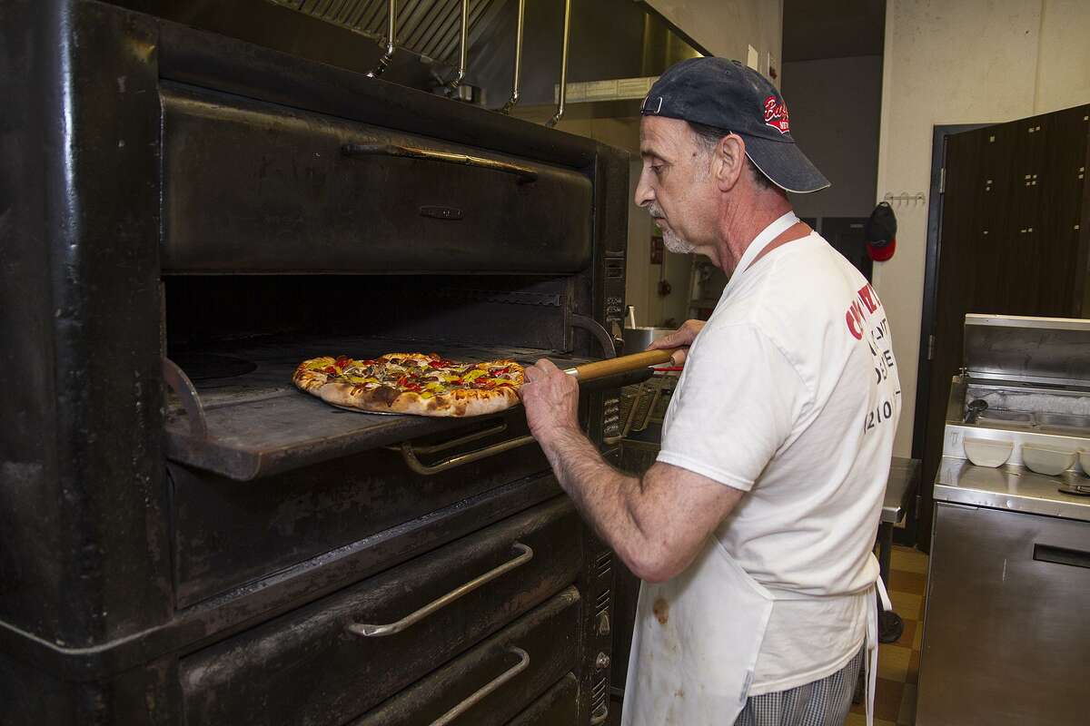 Capos Pizza earns Reader’s Choice pick for Best Pizza in S.A.