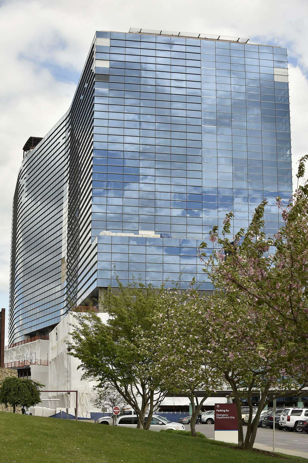 Limited Stamford Hospital parking causes neighborhood congestion