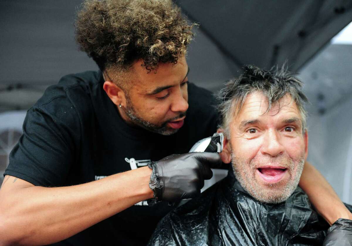 Years after he was homeless, barber gives back to Saratoga