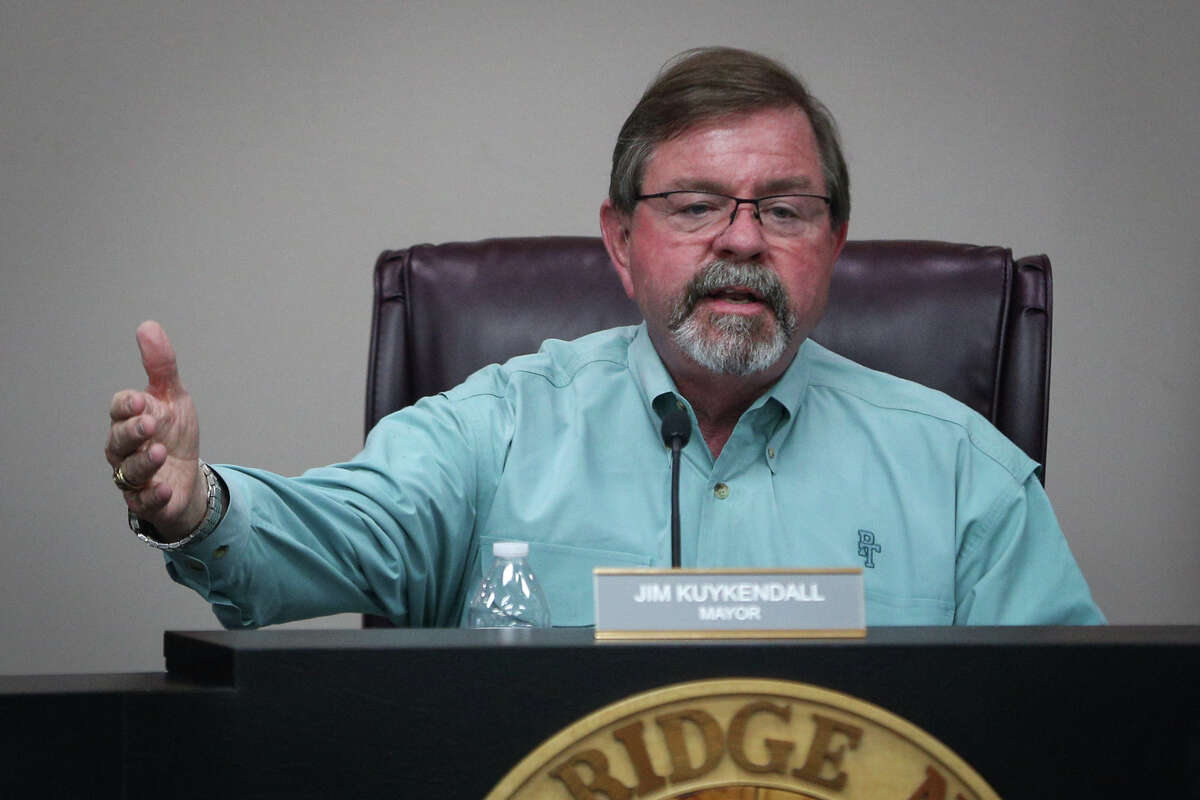 Oak Ridge North Mayor Jim Kuykendall speaks during the city council meeting about the widening of Robinson Road on Monday, Jan. 30, 2017, at the Oak Ridge North City Hall.