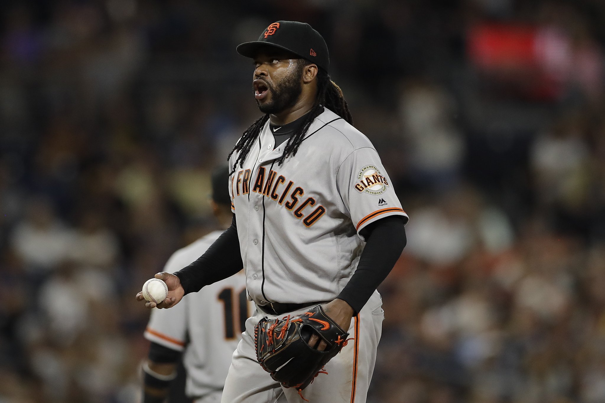 Pitcher Johnny Cueto decides to stay with Giants, not opting out