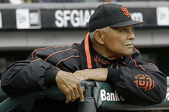 Sergio Romo gives Bruce Bochy some pricey tequila as a retirement gift