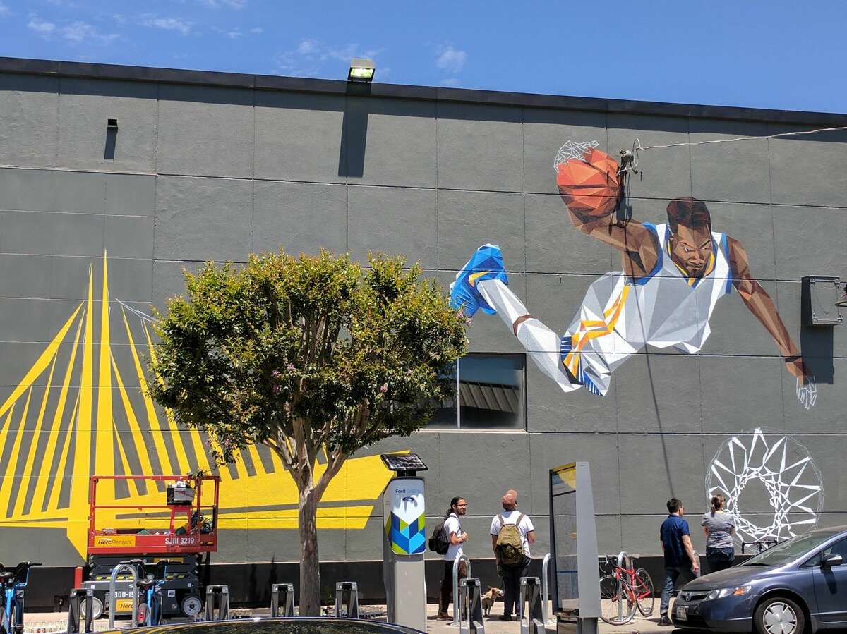A new mural depicting Golden State Warriors forward Kevin Durant has gone up in Oakland's Temescal neighborhood.