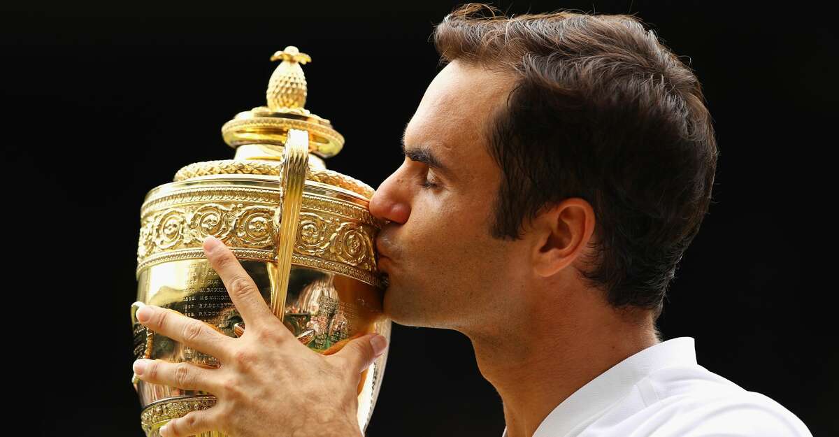 LONDON, ENGLAND - JULY 16: Roger Federer of Switzerland kisses the trophy as he celebrates victory after the Gentlemen's Singles final against Marin Cilic of Croatia on day thirteen of the Wimbledon Lawn Tennis Championships at the All England Lawn Tennis and Croquet Club at Wimbledon on July 16, 2017 in London, England. (Photo by Clive Brunskill/Getty Images)