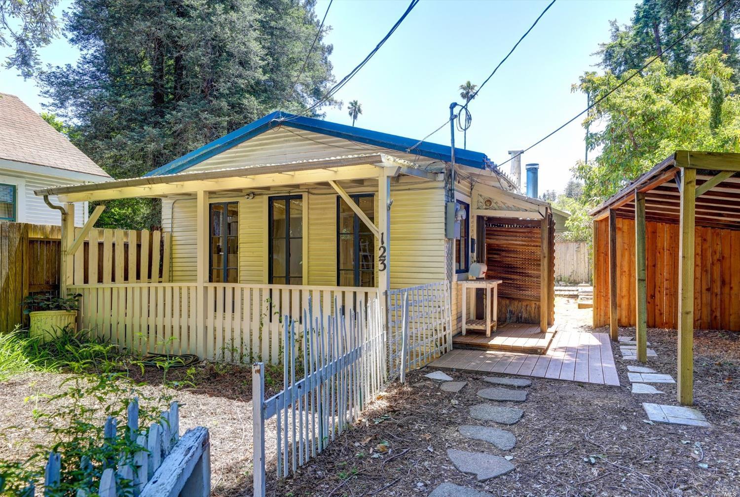 Tiny Larkspur home with only 668 square feet on the market for 800,000