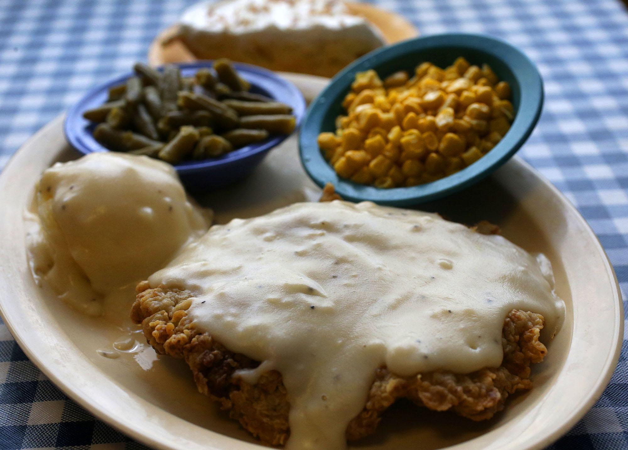 Readers, critics agree Radicke’s has the best chickenfried steak in San Antonio