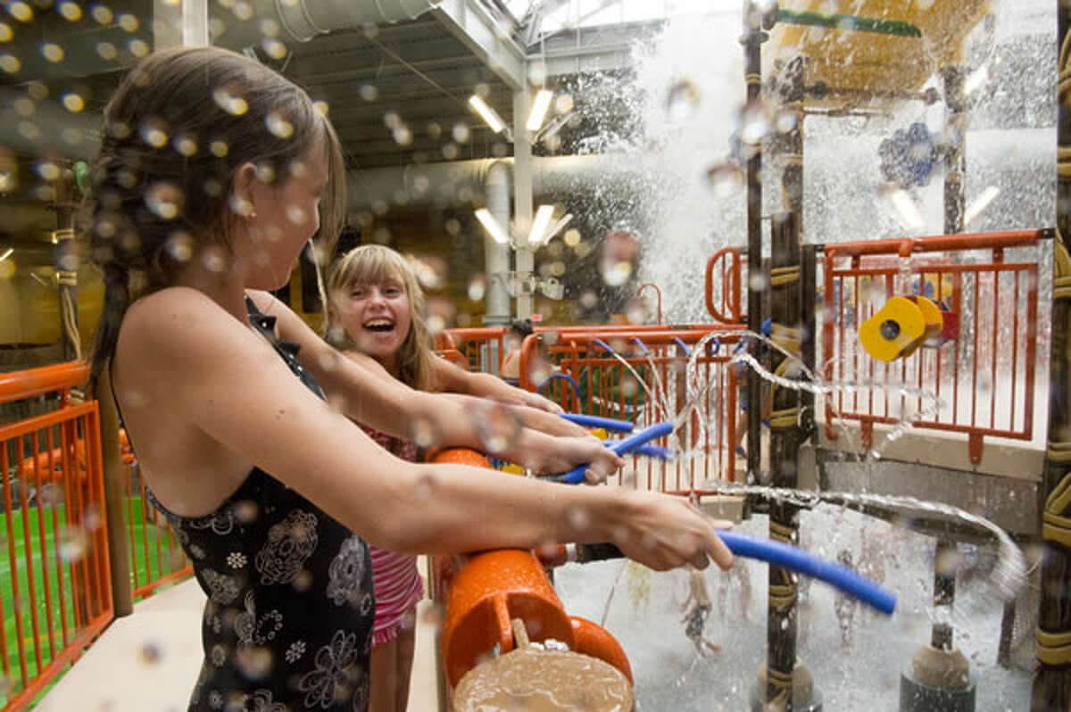 Africathemed Central Texas resort, 'America's largest indoor water