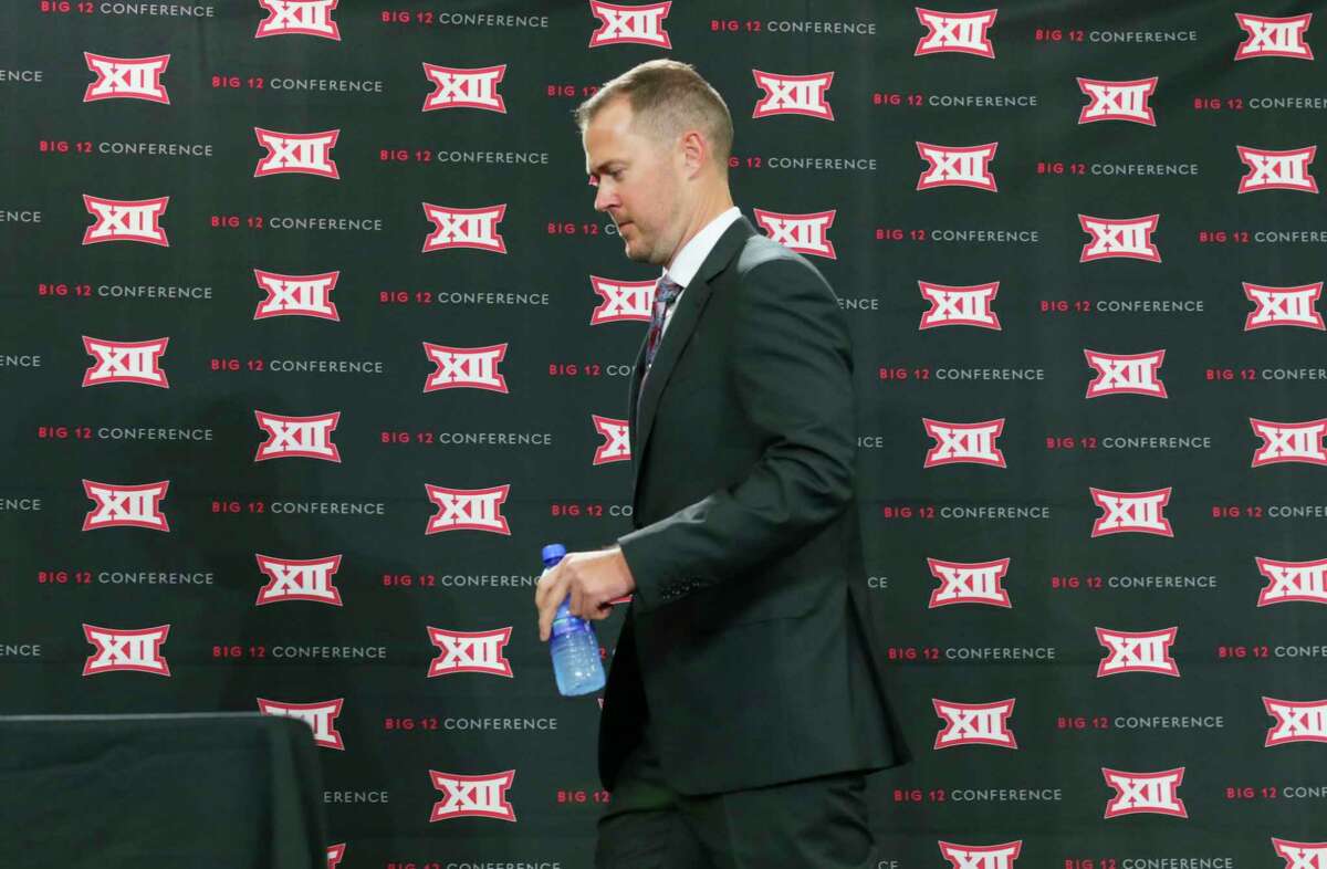 Oklahoma head coach Lincoln Riley walks to the dais before speaking to reporters during the Big 12 NCAA college football media day in Frisco, Texas, Monday, July 17, 2017. (AP Photo/LM Otero)