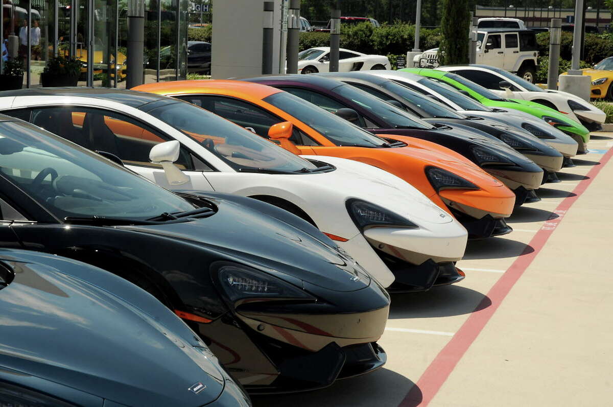 Road trip! McLaren VIPs caravan to Austin for exclusive Circuit of the