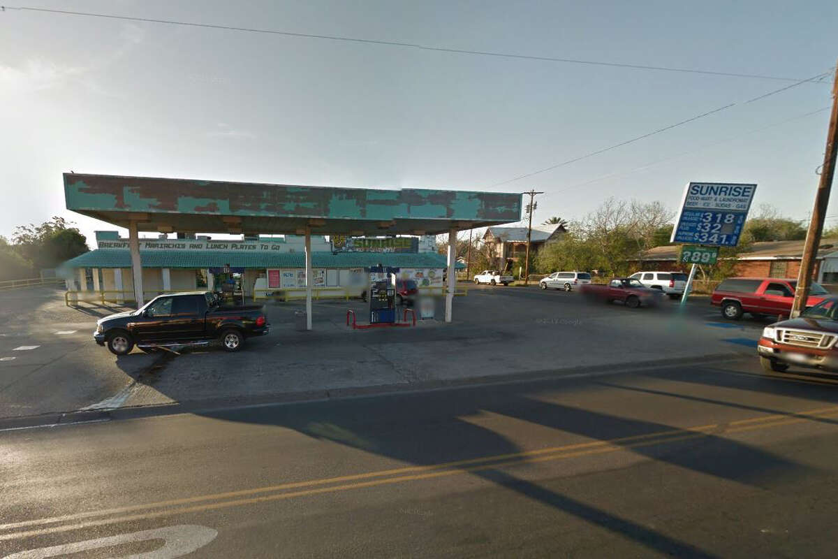 Lines form at Laredo gas stations as rumor of gas shortage spreads