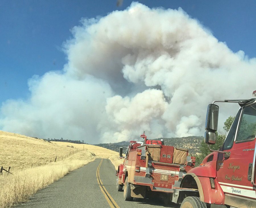 Mariposa evacuated as wildfire near Yosemite grows to 25,000 acres
