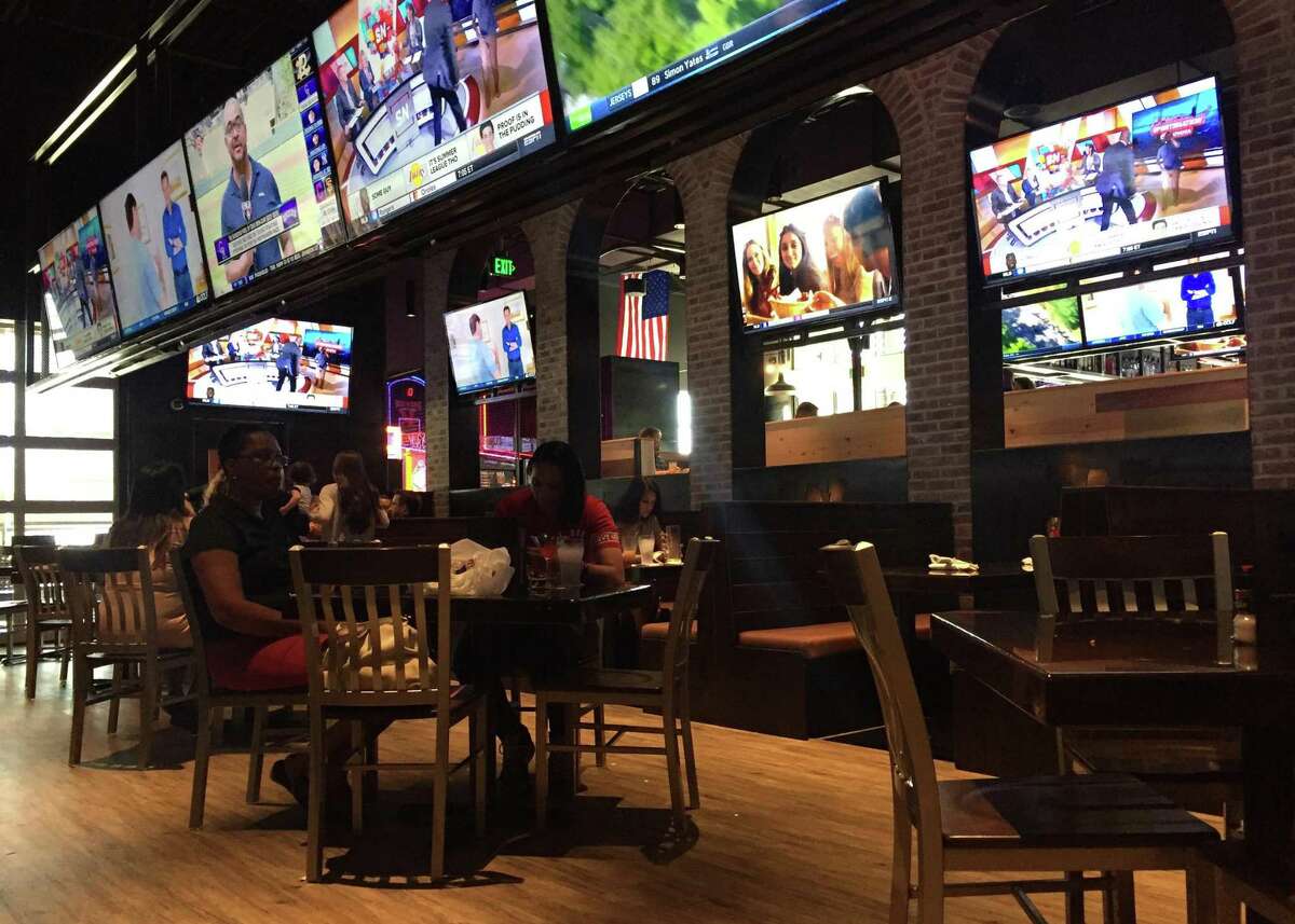 Walk-On’s Bistreaux and Bar Walk-On’s Bistreaux and Bar, a sports bar, has taken over both of its franchise locations in San Antonio.