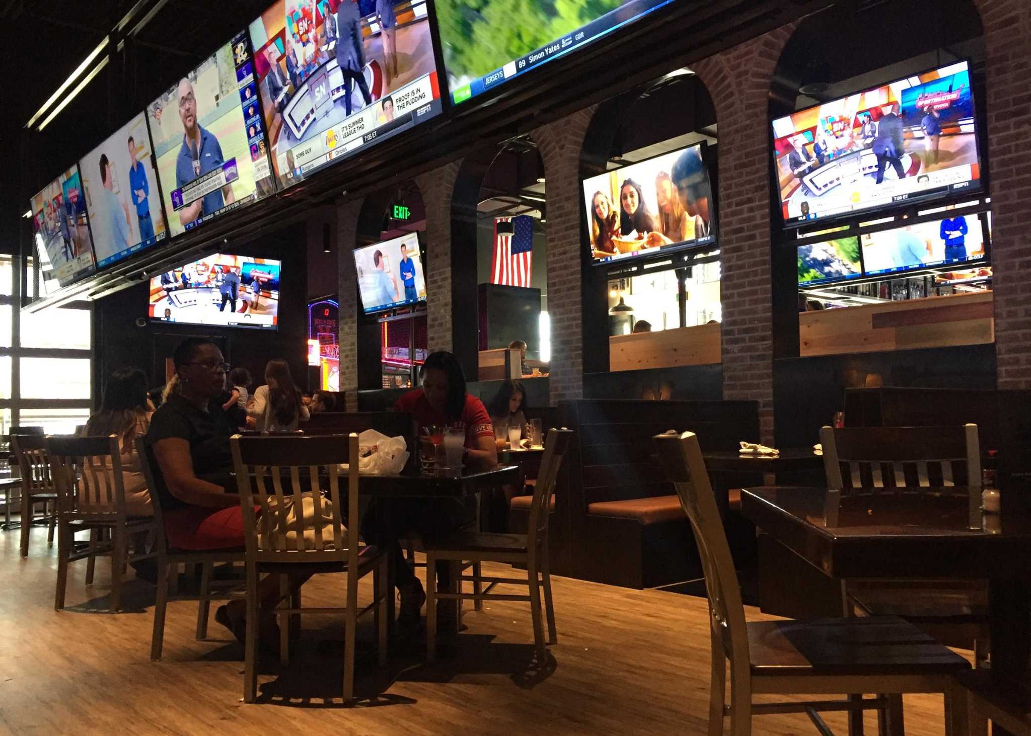 If You Enjoy Watching NFL Games, Then Stop by These 7 Restaurants and Bars  in McAllen!