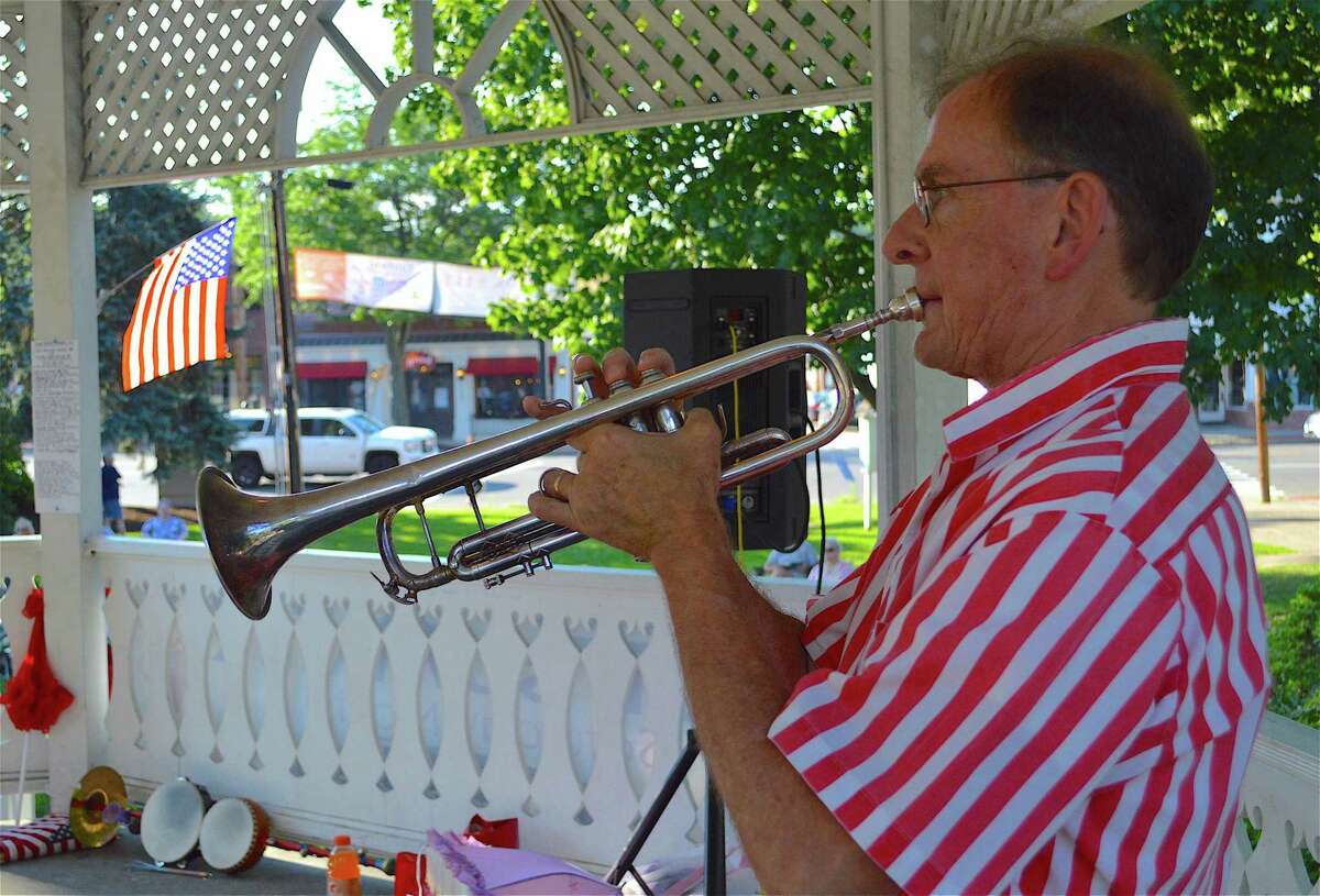In Pictures Clam Diggers put on a show in Fairfield