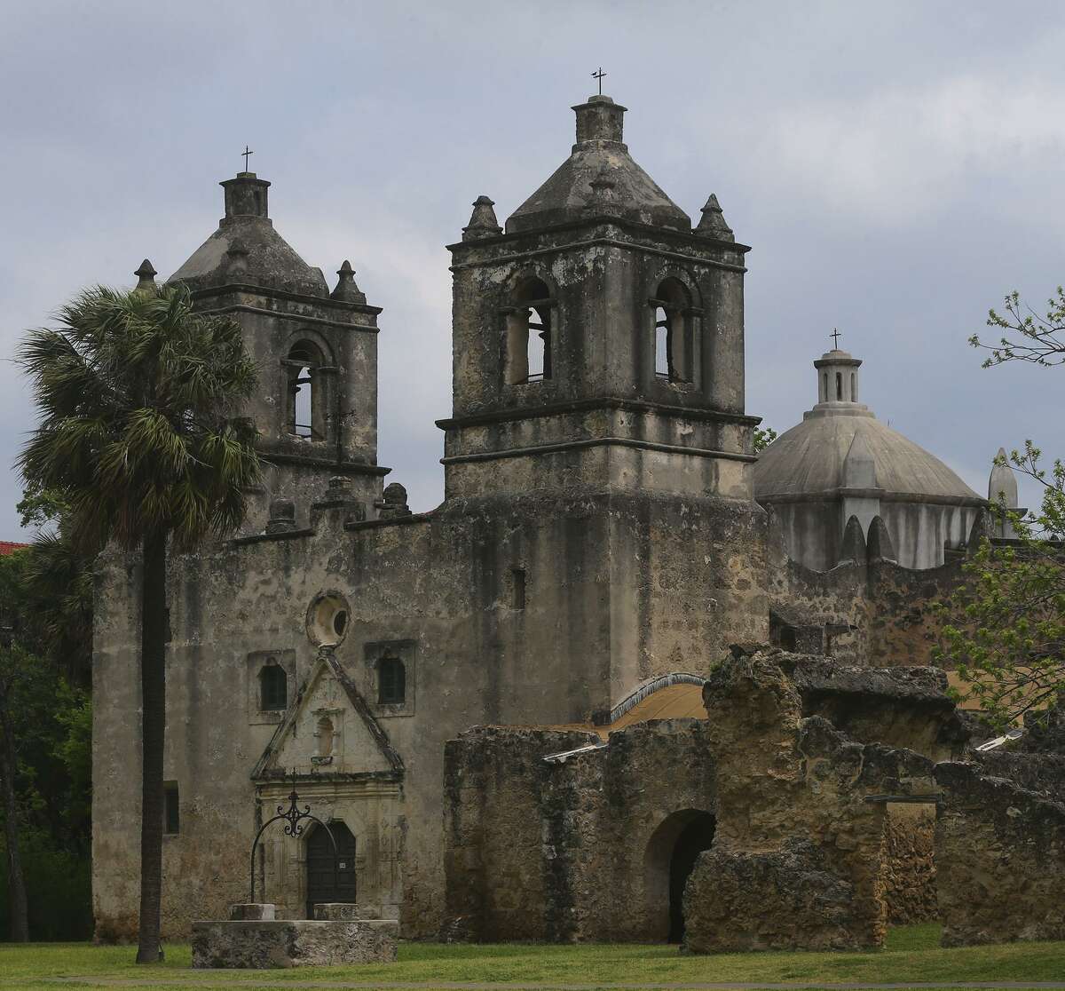 The proposed development would violate height restrictions near Mission Concepción by 11 feet.