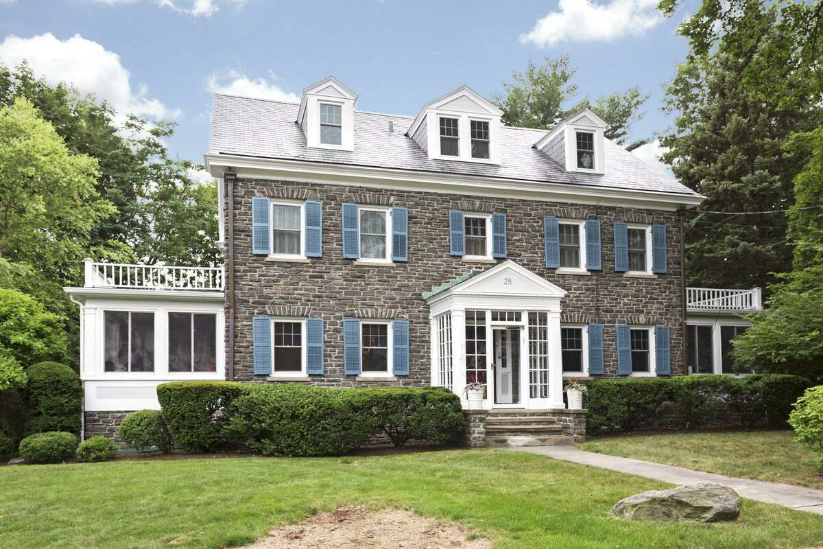 Couple uncovers Stamford colonial’s historic character