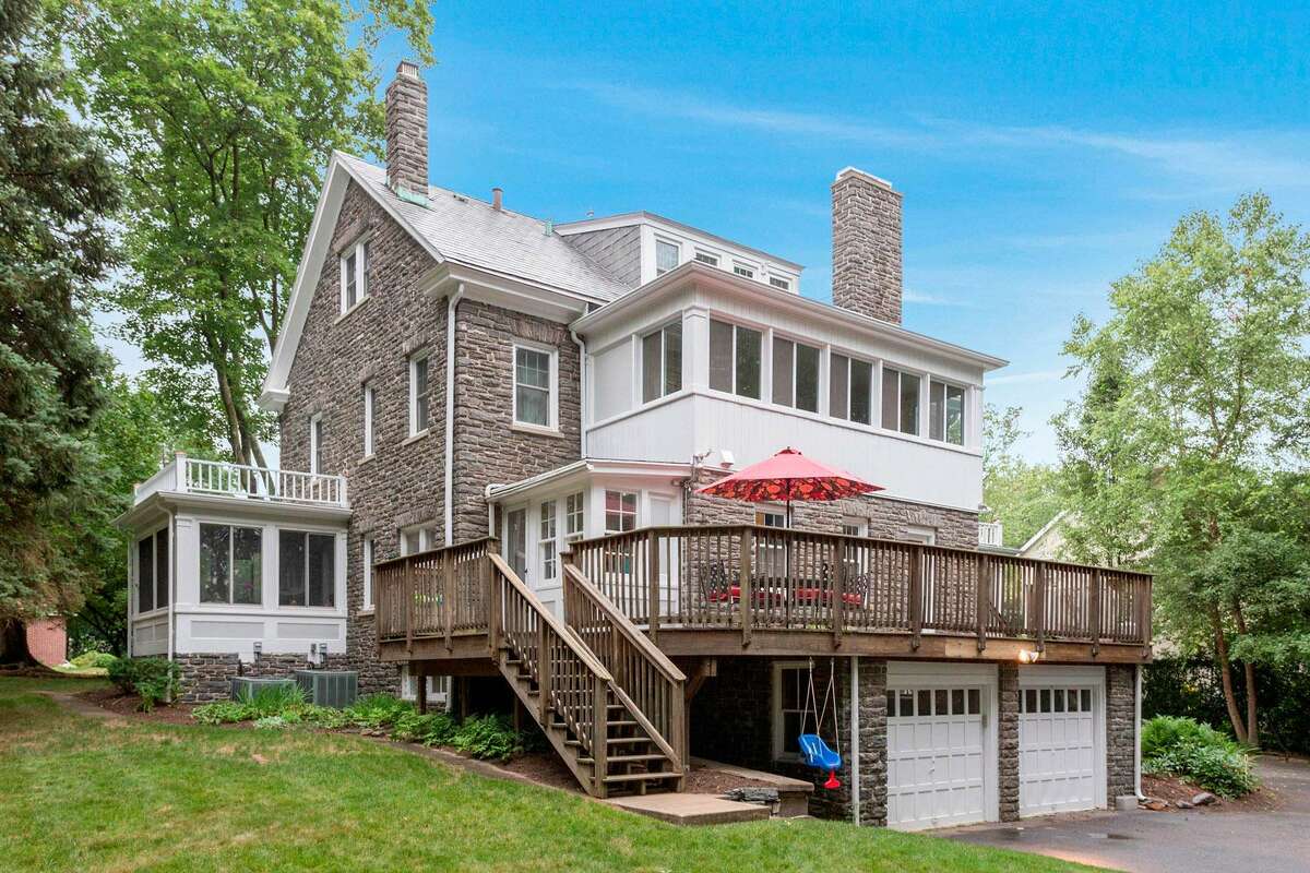 Couple uncovers Stamford colonial’s historic character