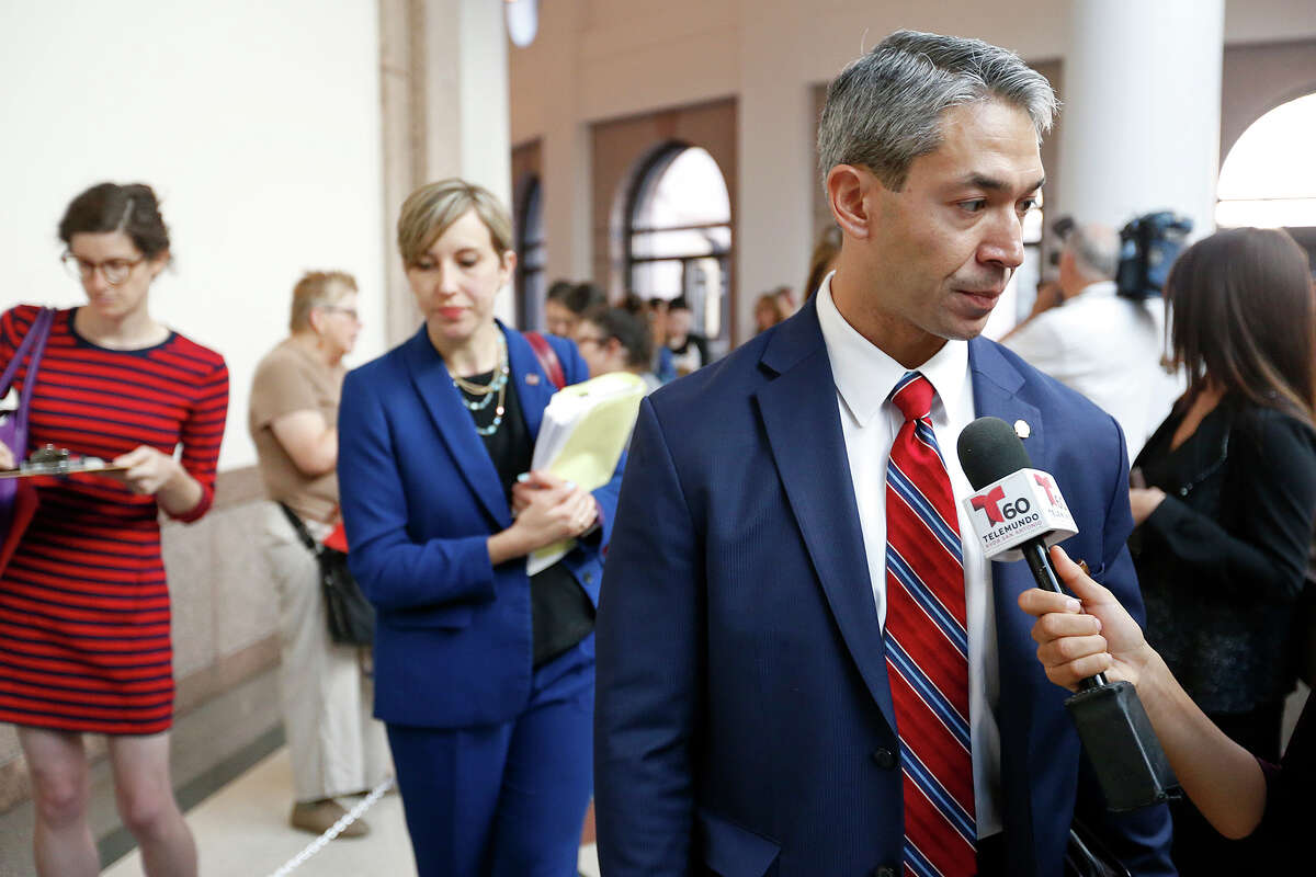 Mayor Ron Nirenberg answers questions from the media before entering the hearing room to testify on the "bathroom bills" at the Texas State Capitol Friday July 21, 2017 in Austin, Tx.