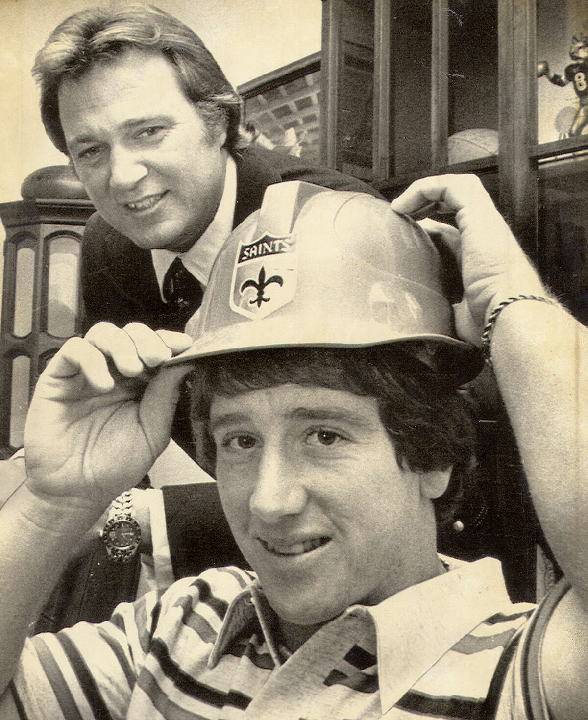 Saints Quarterback Archie Manning in 1975 after signing a new 5 year contract with the team. Behind him is owner John Mecom Jr.