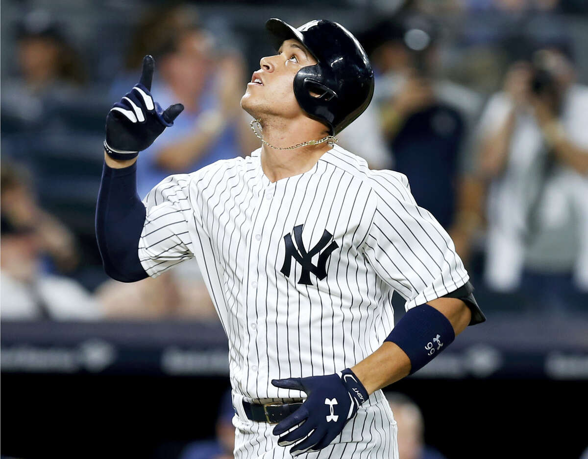 The Yankees’ Aaron Judge points skyward after hitting a fifth-inning solo home run against the Brewers on Friday in New York.