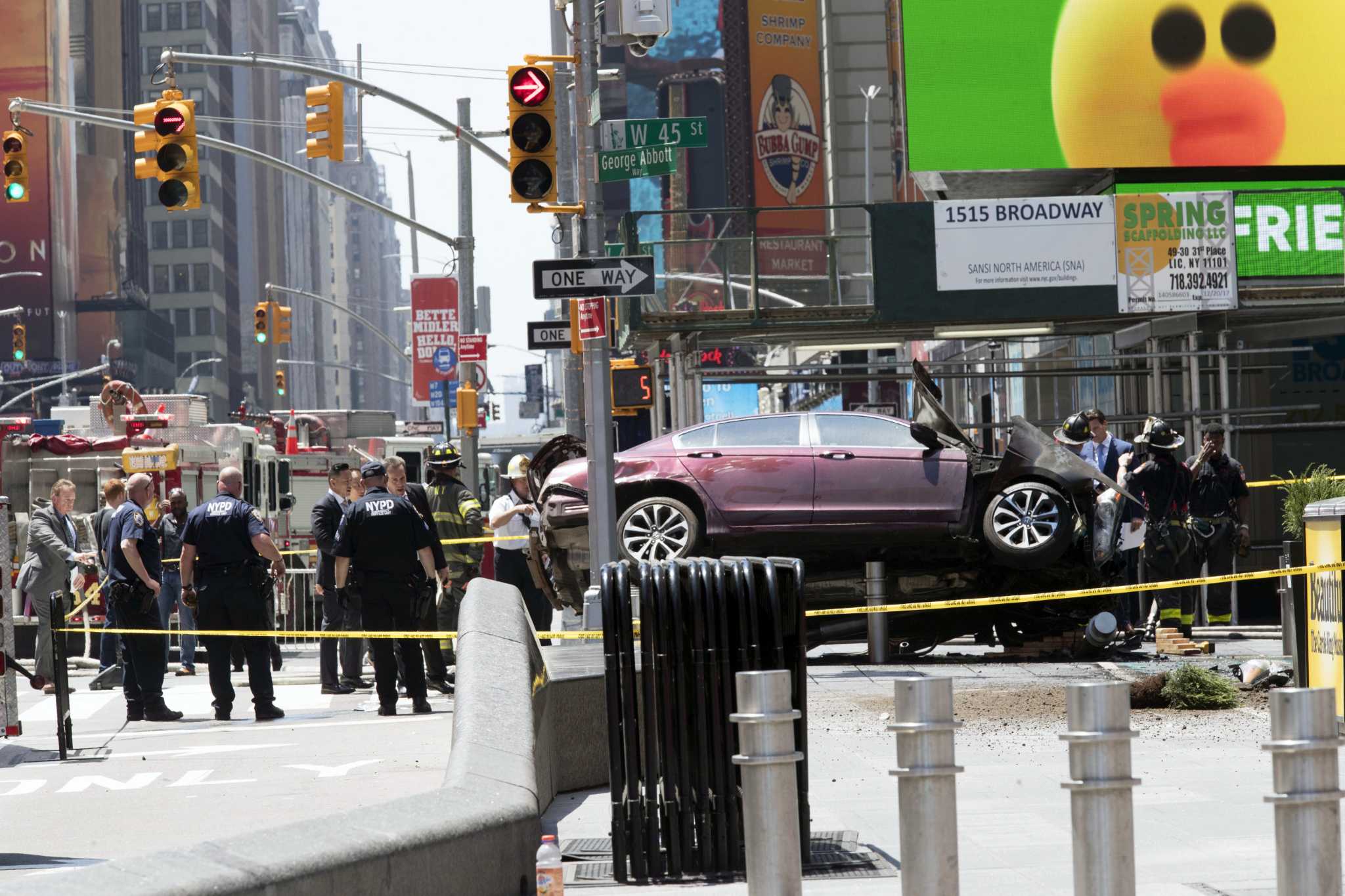 1 dead, 23 injured as car plows into pedestrians in Times Square
