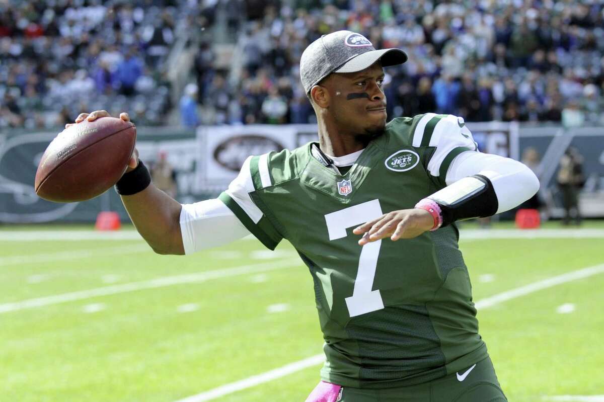 Quarterback Geno Smith has agreed to terms with the New York Giants.