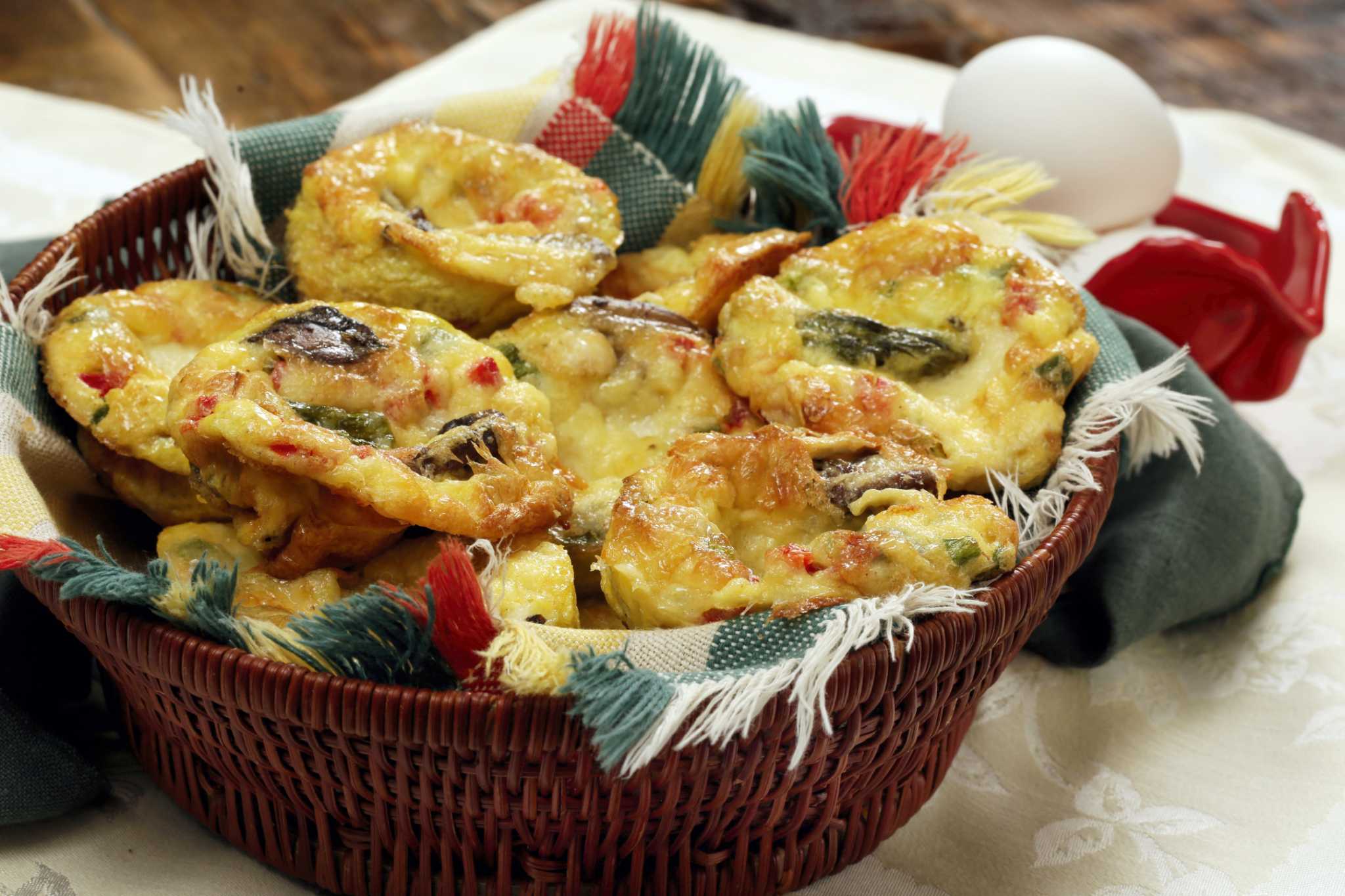 Recipe for baked muffin frittatas with asparagus and mushrooms