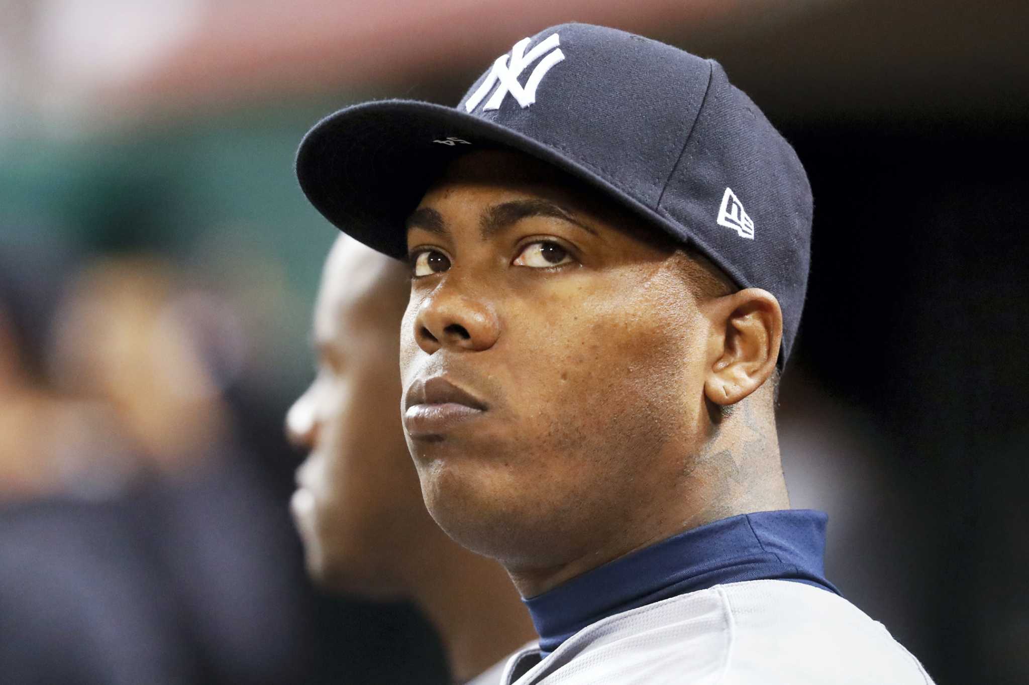 Yankees' Aroldis Chapman to miss at least month with shoulder injury